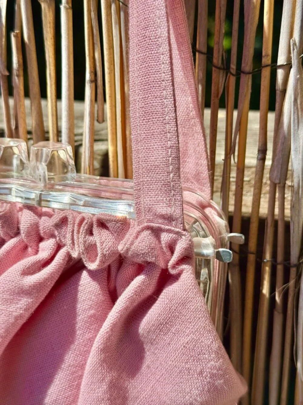 Vintage Mid Century Pink Linen Ruffled Drawstring Bag With Lucite Hinge Kiss